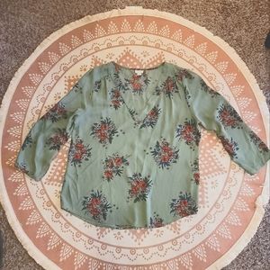 Like new 3/4 sleeve green floral top size Large